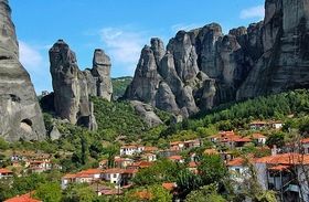 Les Meteores et le village de Kastraki